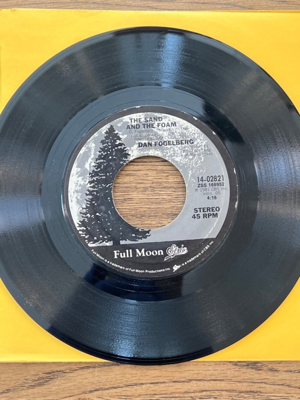 Dan Fogelberg Run For The Roses/The Sand And The Foam Full Moon Epic 45 RPM 1981